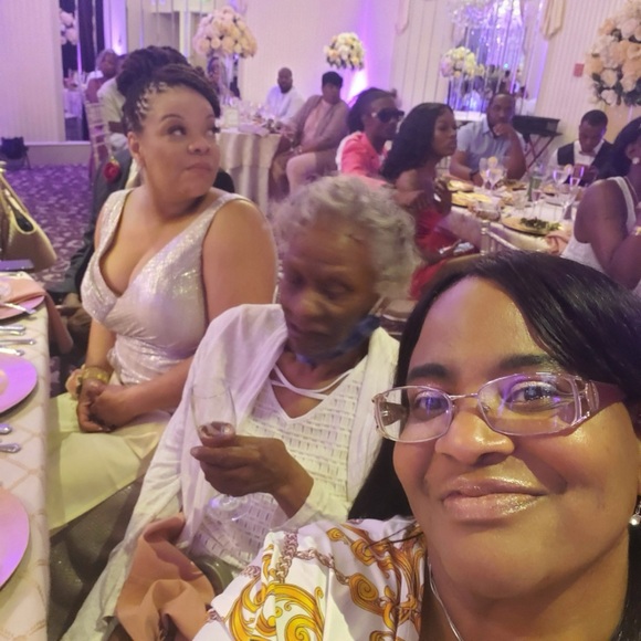 Meet your Posher, Tiffany - Picture 7 of 11